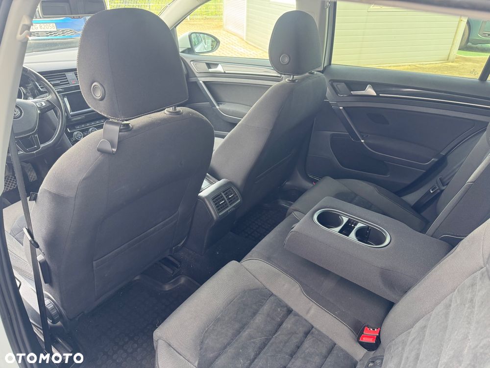 Volkswagen Golf - 9