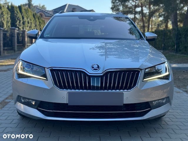 Skoda Superb 2.0 TDI DSG Premium Edition - 1
