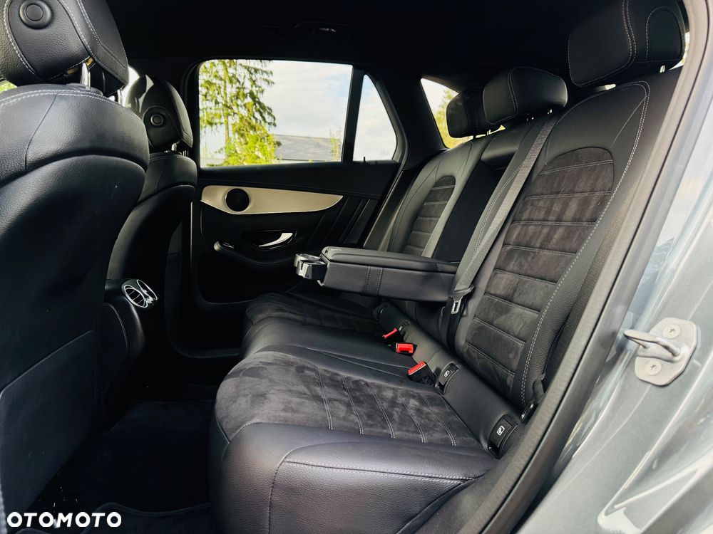 Mercedes-Benz GLC 200 4Matic 9G-TRONIC AMG Line Plus - 30