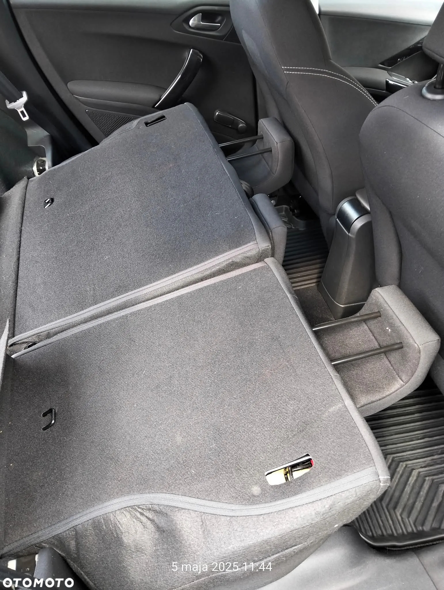 Peugeot 208 - 17