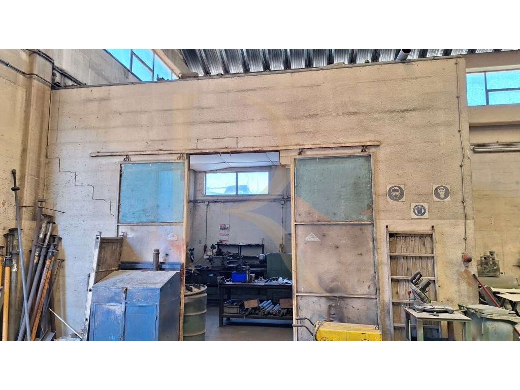 Armazém industrial com terreno em Alhos Vedros - Moita - Grande imagem: 5/20