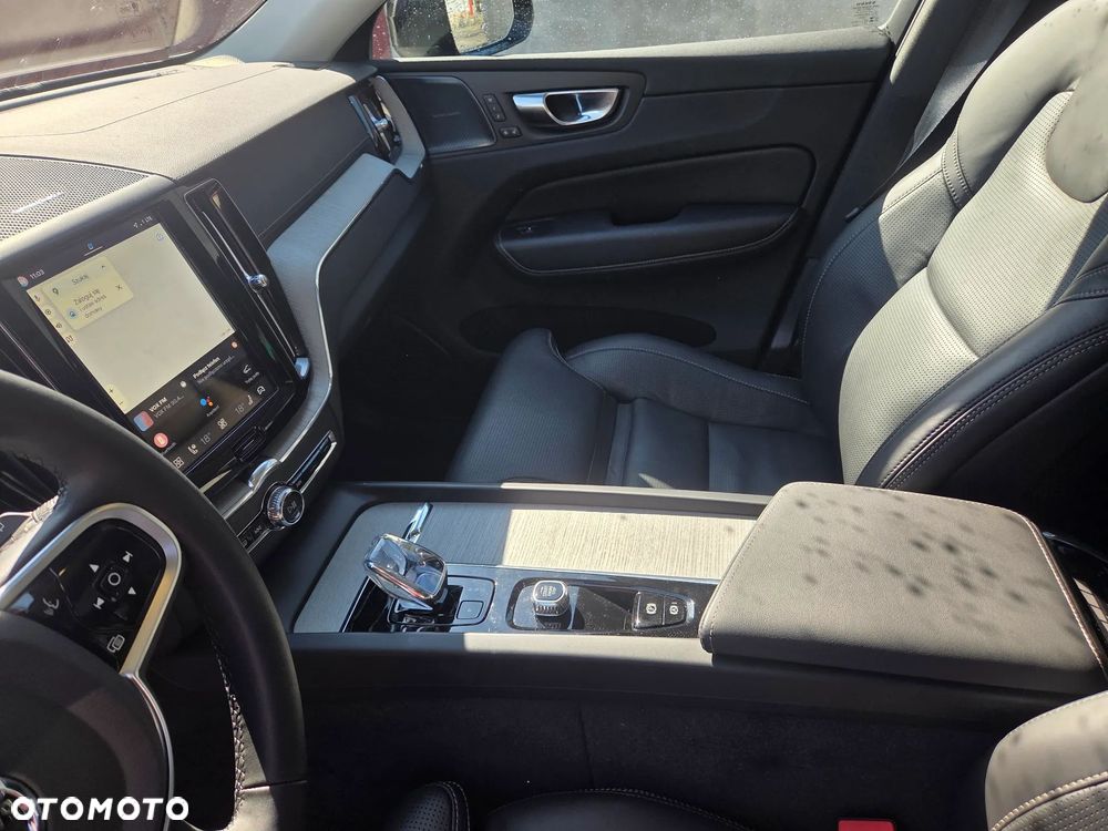 Volvo XC 60 B5 B AWD Ultimate Dark - 4