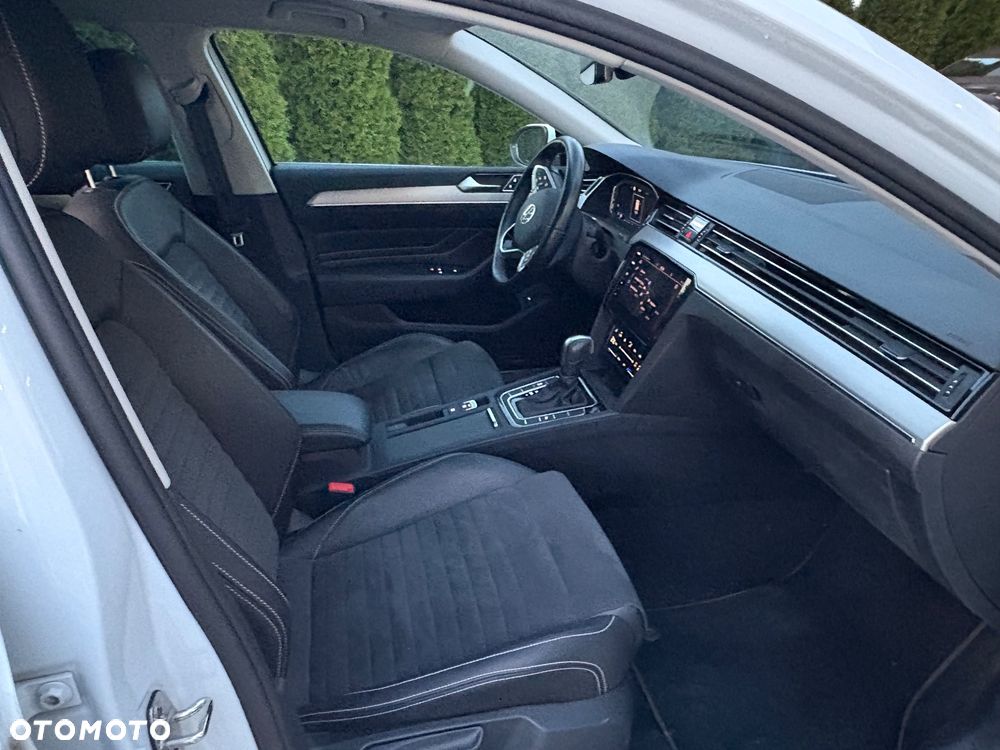 Volkswagen Passat Variant 2.0 TDI EVO Elegance DSG - 22