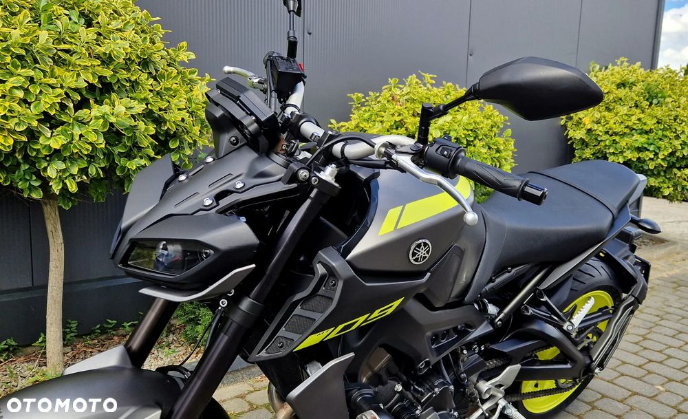 Yamaha MT - 24