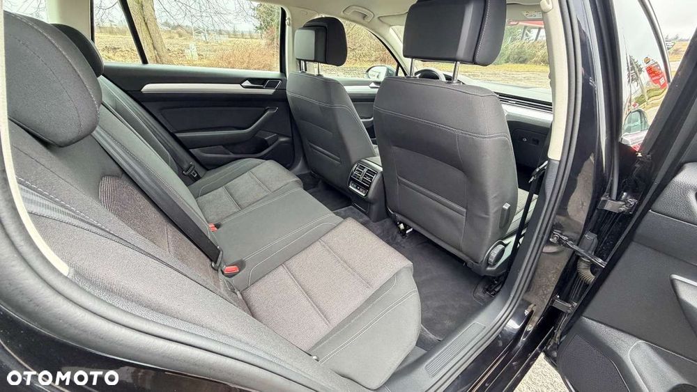 Volkswagen Passat - 32