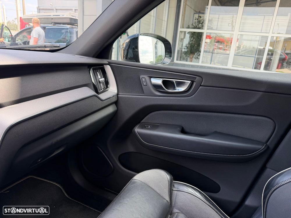 Volvo XC 60 2.0 D4 R-Design AWD Cluster C Geartronic - 18
