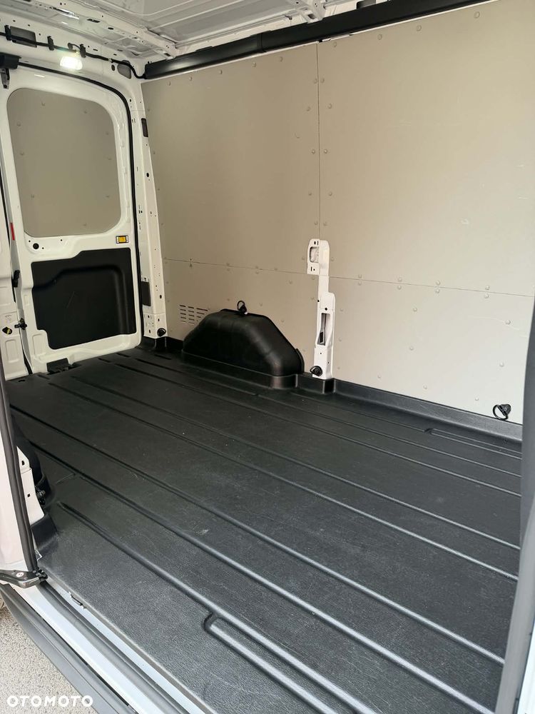 Ford Transit - 11