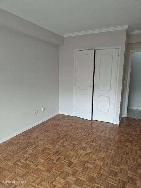 Alugo Apartamento T2 - Grande imagem: 3/8