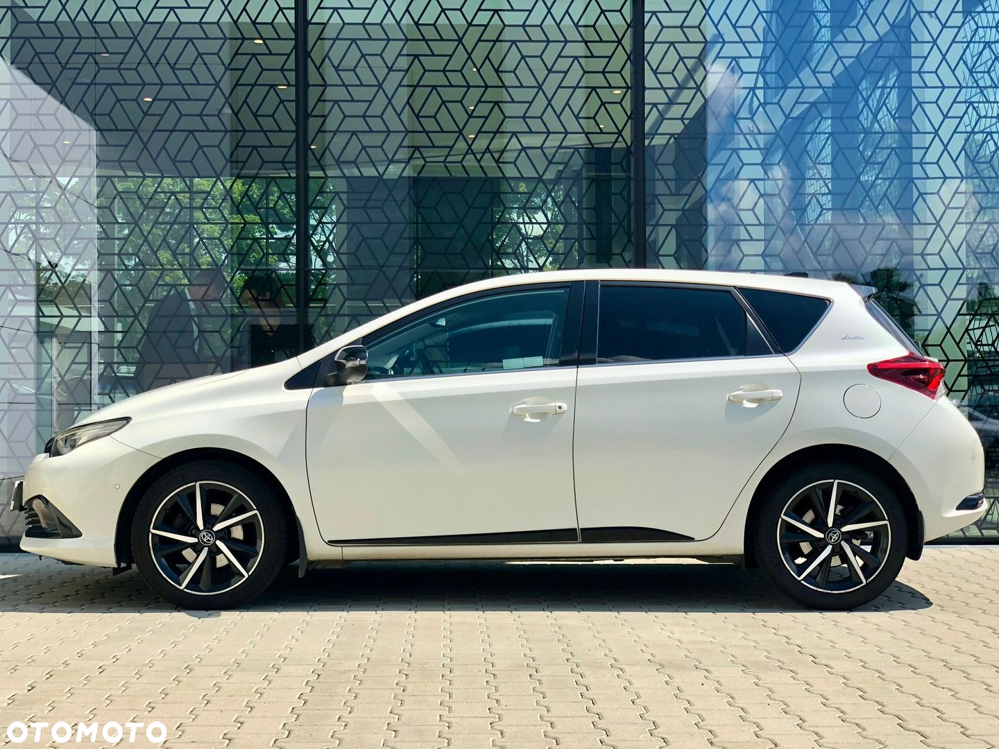 Toyota Auris 1.6 Selection - 3