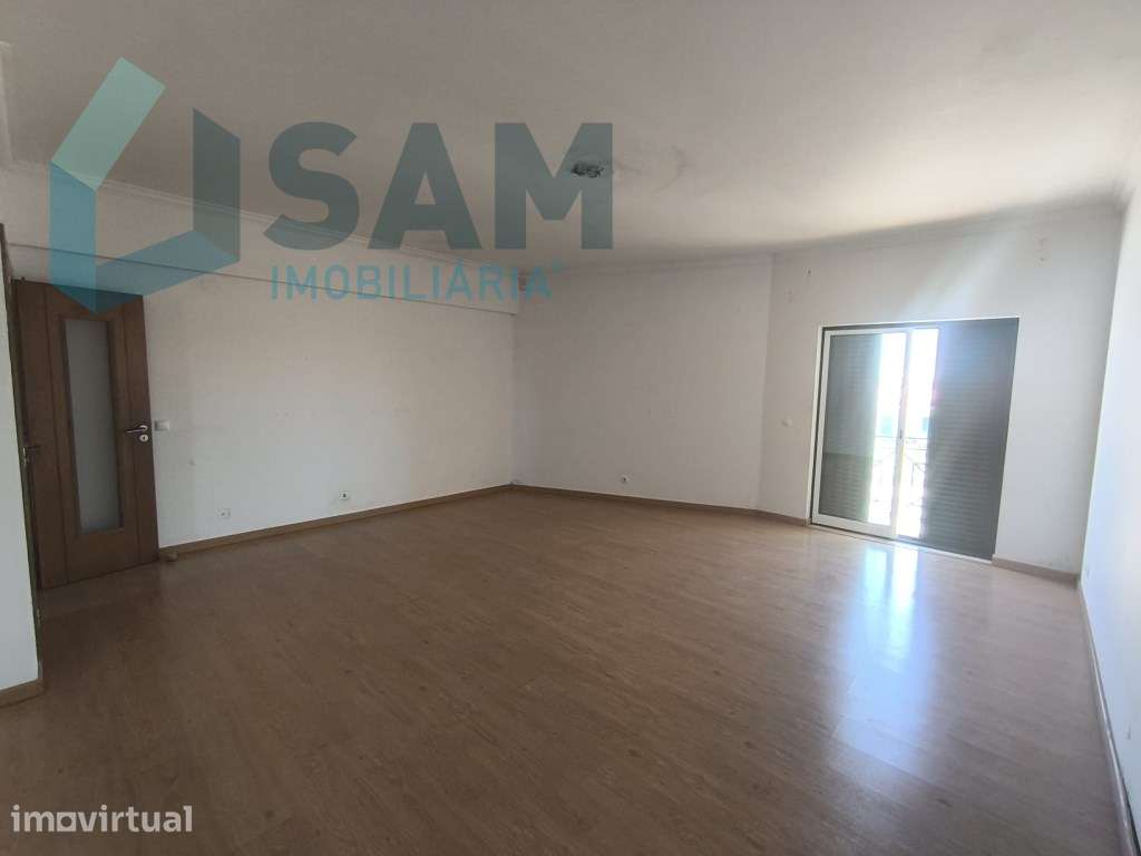 Apartamento T4 com Terraço Privativo, Amplas Áreas e Excelente Espa... - Grande imagem: 3/30