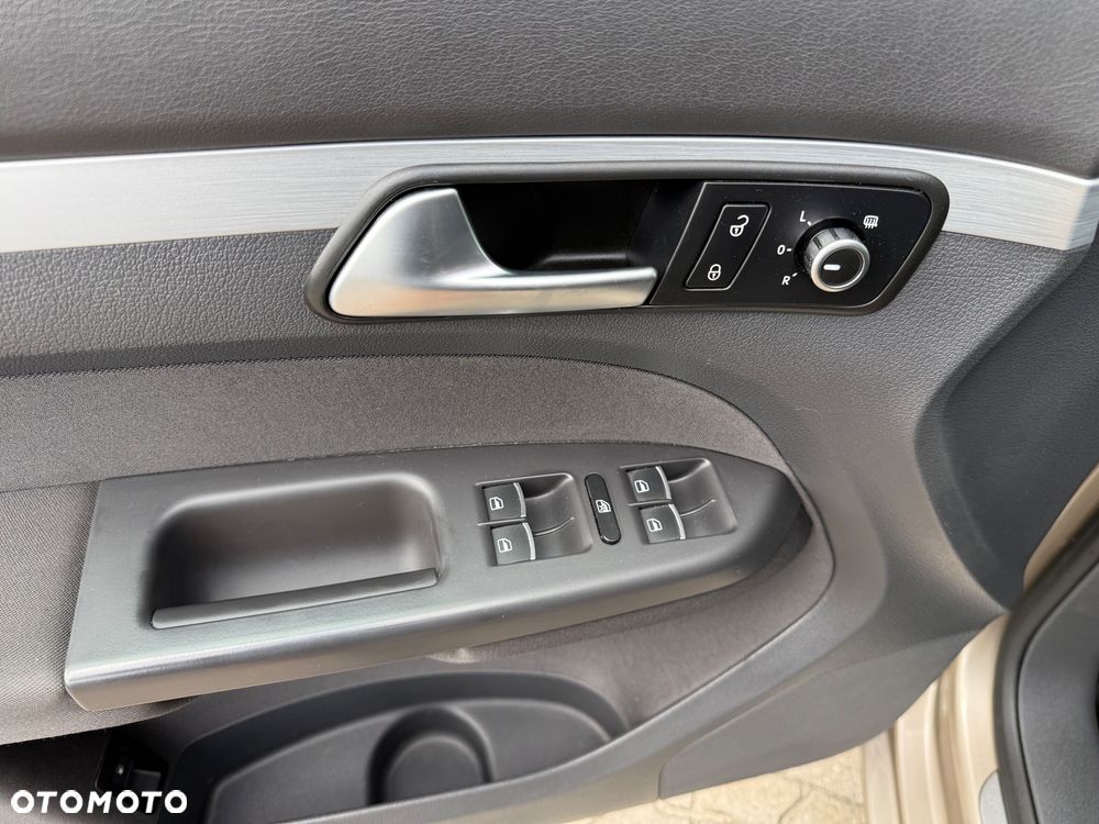 Volkswagen Touran 1.6 TDI DPF Highline - 16