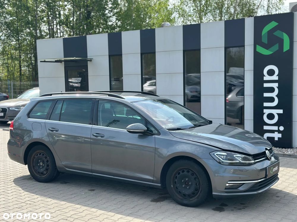 Volkswagen Golf - 1