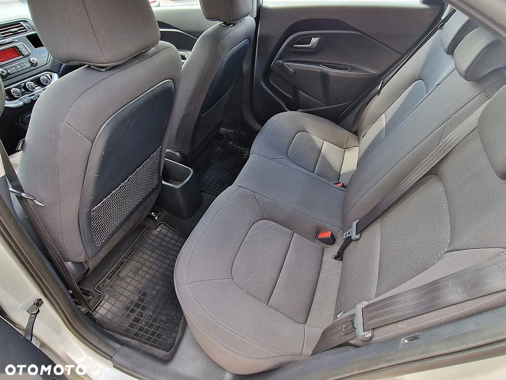 Kia Rio - 11