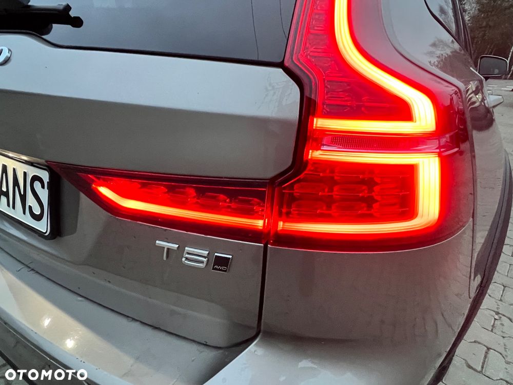 Volvo V60 Cross Country T5 AWD Geartronic Momentum Pro - 25