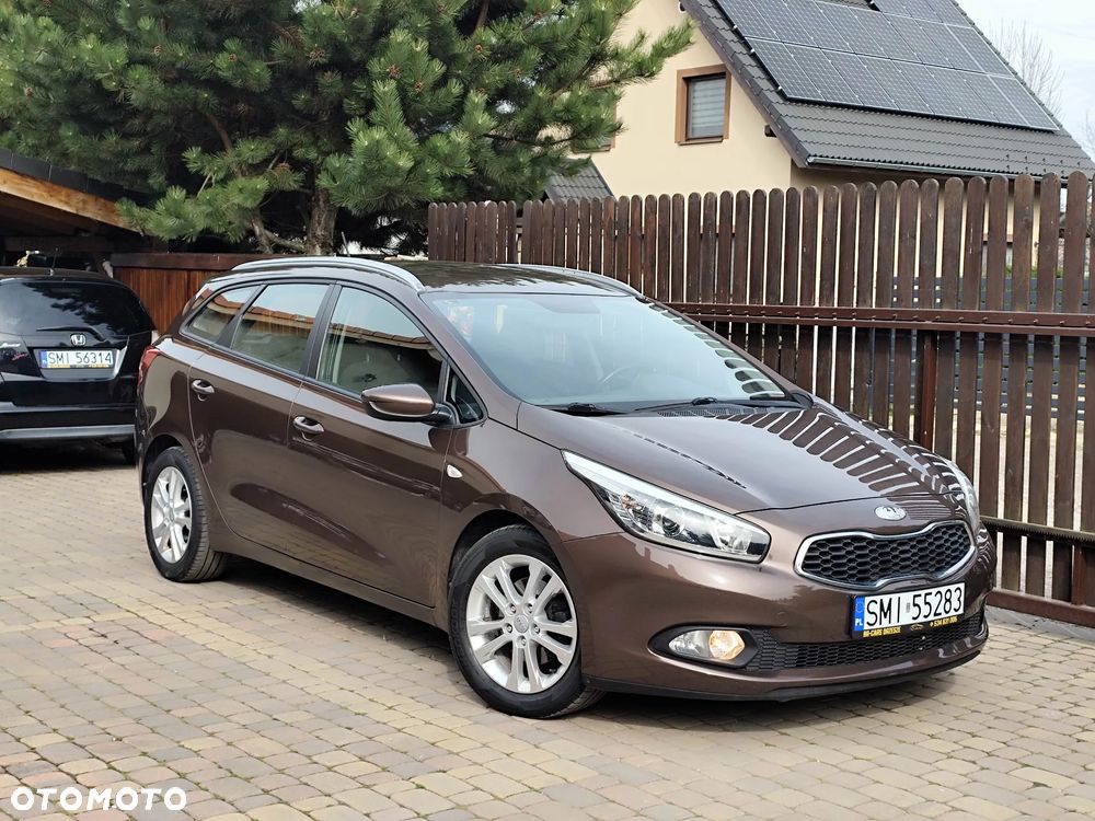 Kia Ceed 1.6 GDI Dream Team Edition - 4