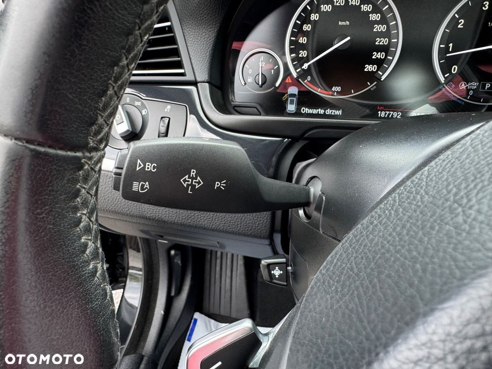 BMW Seria 5 528i xDrive Sport-Aut Modern Line - 34