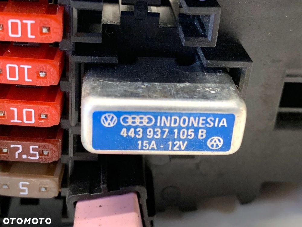 SKRZYNKA BEZPIECZNIKÓW  VW GOLF VII (5G1, BQ1, BE1, BE2) 2012 - 2022 e-Golf 85 kW [115 KM] - 3