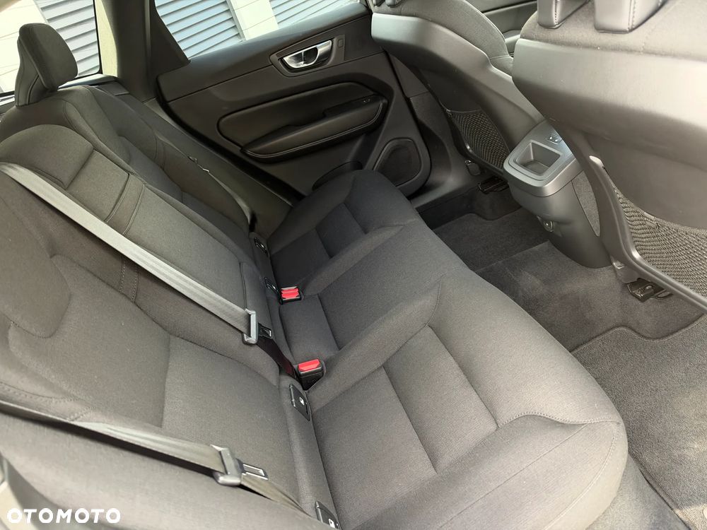 Volvo XC 60 B4 D AWD Momentum Pro - 30
