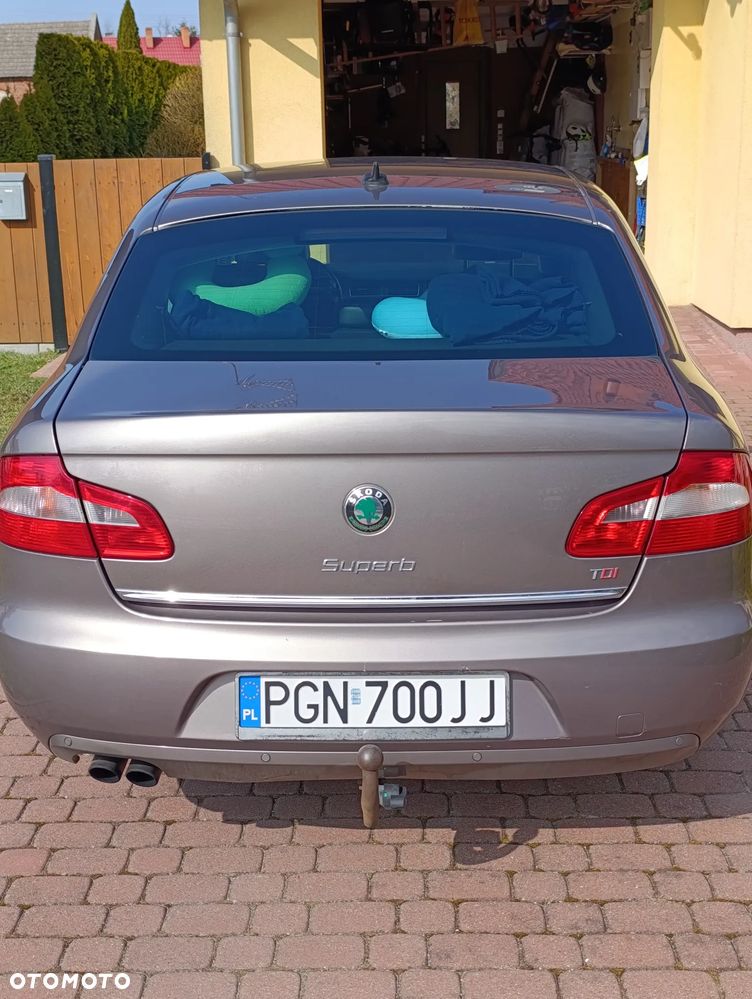 Skoda Superb 2.0 TDI DSG Ambition - 4