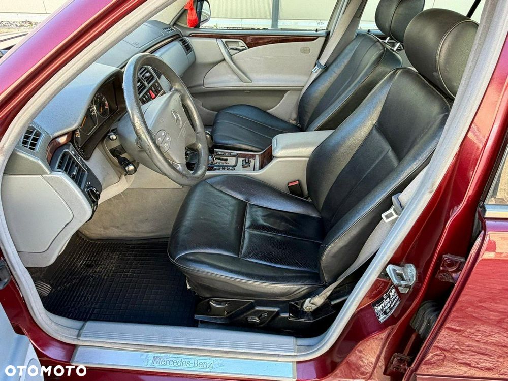 Mercedes-Benz Klasa E - 24