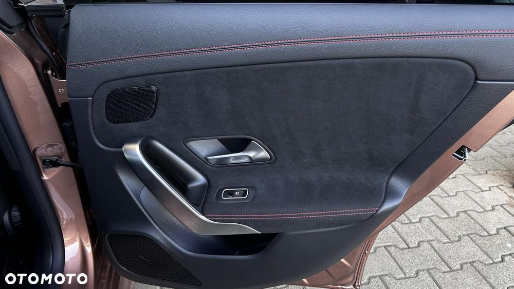Mercedes-Benz CLA 180 7G-DCT - 27