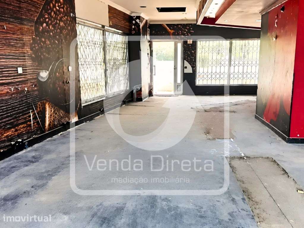 Espaço Comercial com Montras e 4 Lugares de Estacionamento em Carni... - Grande imagem: 4/21