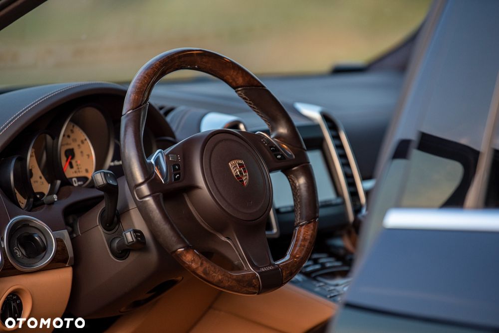 Porsche Cayenne Turbo - 22