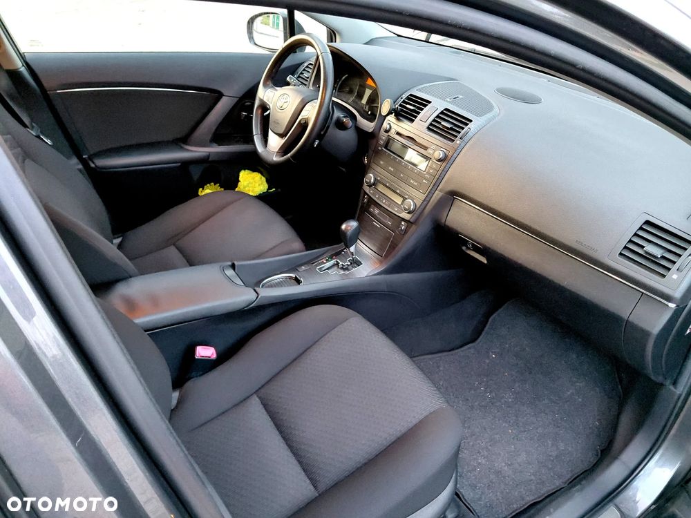 Toyota Avensis - 25