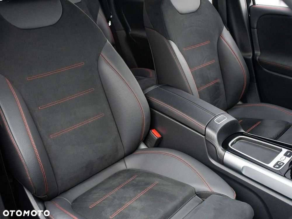 Mercedes-Benz GLB 200 d 4-Matic AMG Line 8G-DCT - 31
