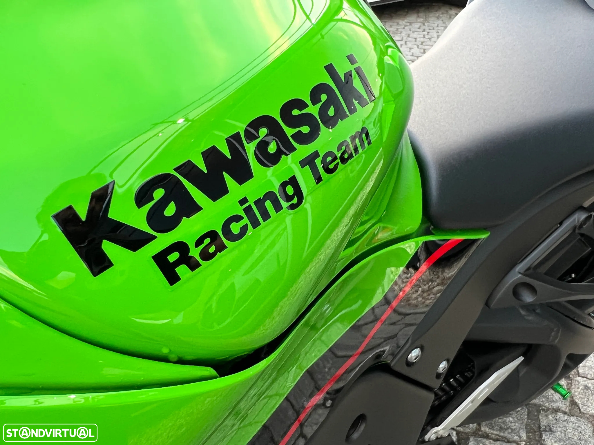 Kawasaki ZX 10R - 7
