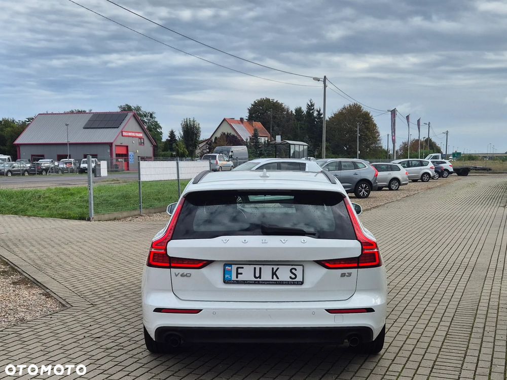 Volvo V60 B3 B DKG Momentum - 11