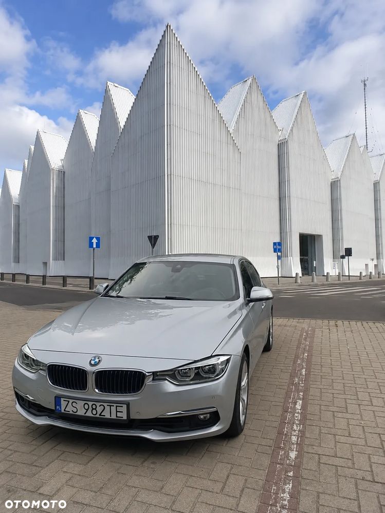 BMW Seria 3 330e iPerformance Luxury Line
