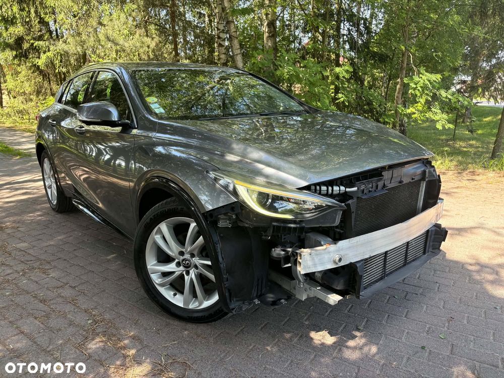 Infiniti Q30 - 1