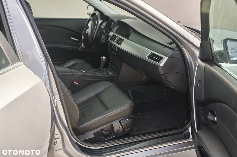 BMW Seria 5 525i - 22