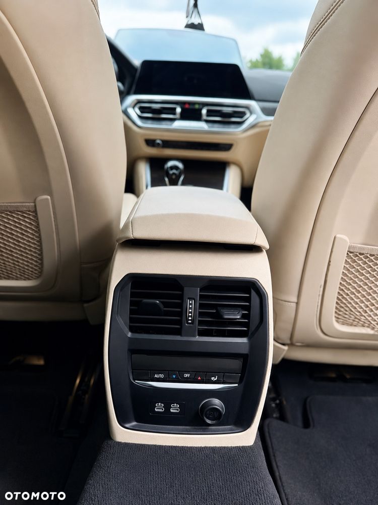 BMW Seria 3 330i M Sport - 8