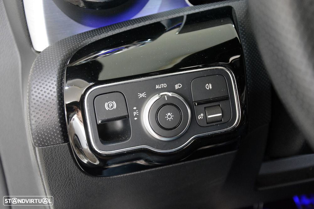 Mercedes-Benz A 180 d 7G-DCT AMG Line - 35