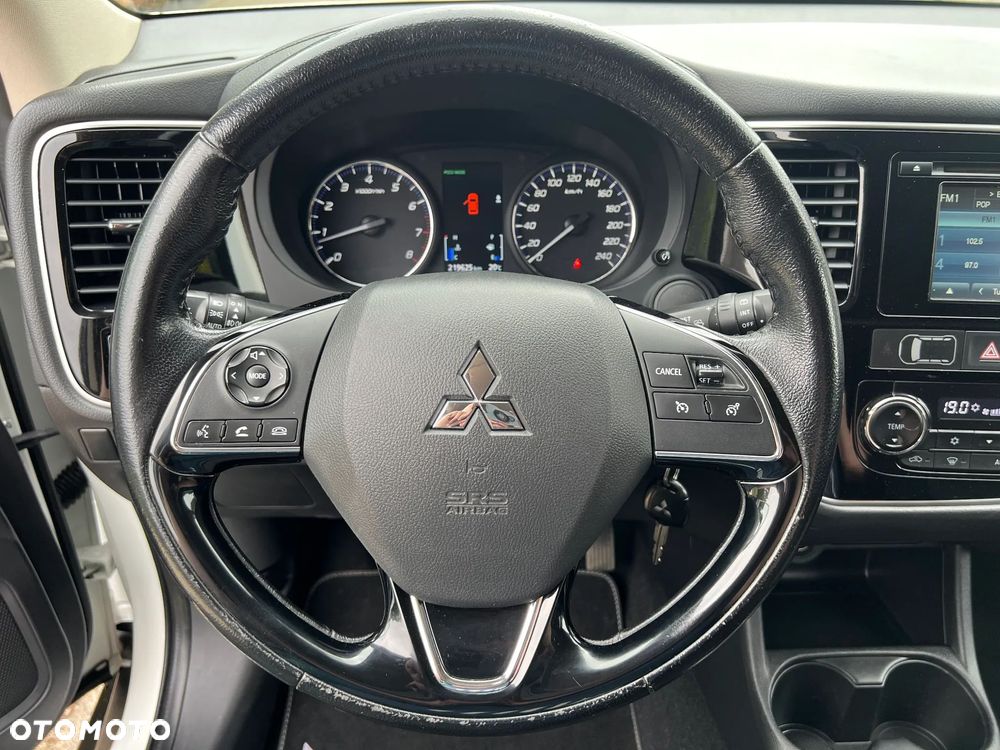 Mitsubishi Outlander - 21