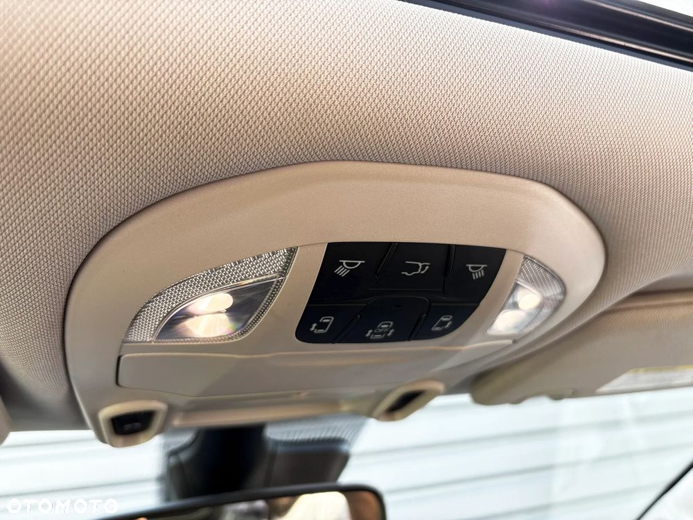Chrysler Pacifica - 35