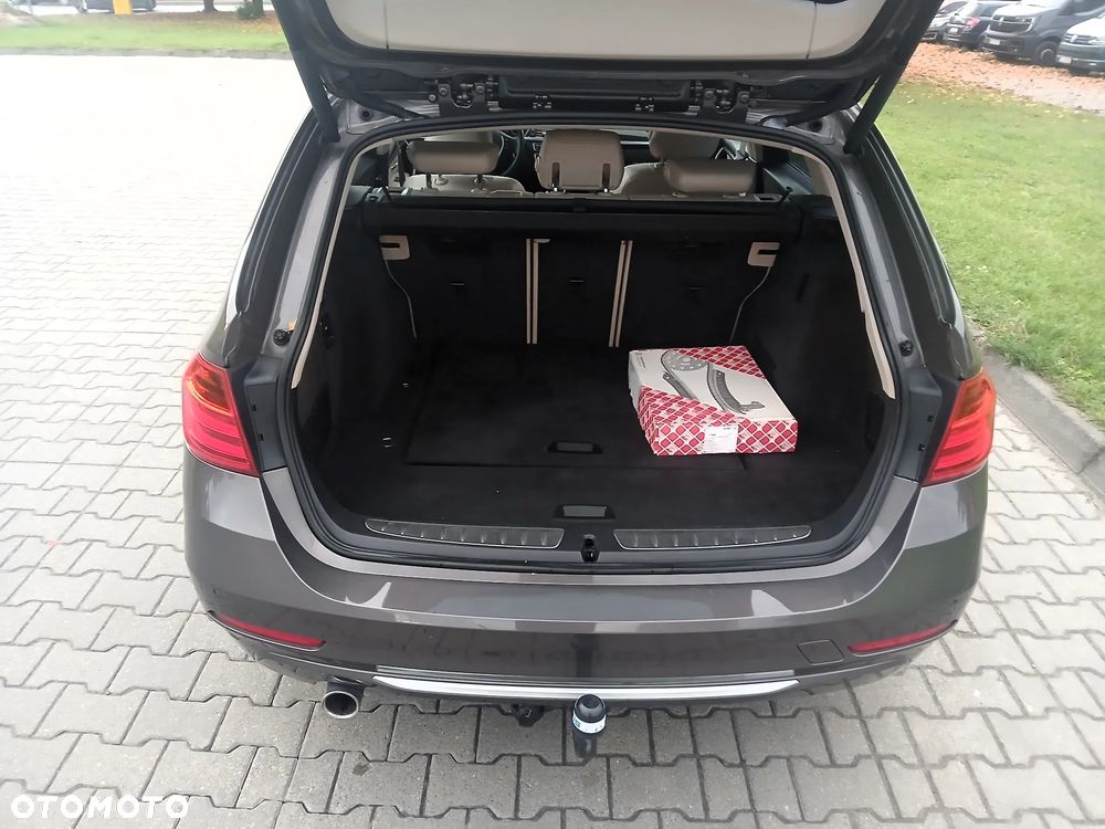 BMW Seria 3 320i Touring Sport-Aut Modern Line - 15