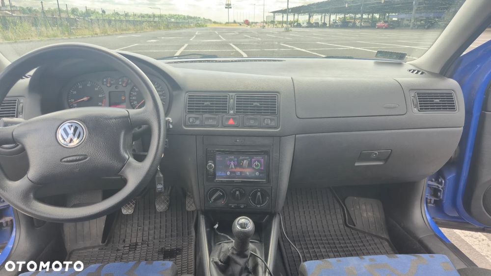 Volkswagen Golf 1.6 Comfortline - 20