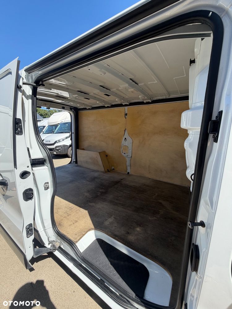 Renault Trafic Długi Blaszak L2H1 Renault Trafic Blaszak 2.0 - 16