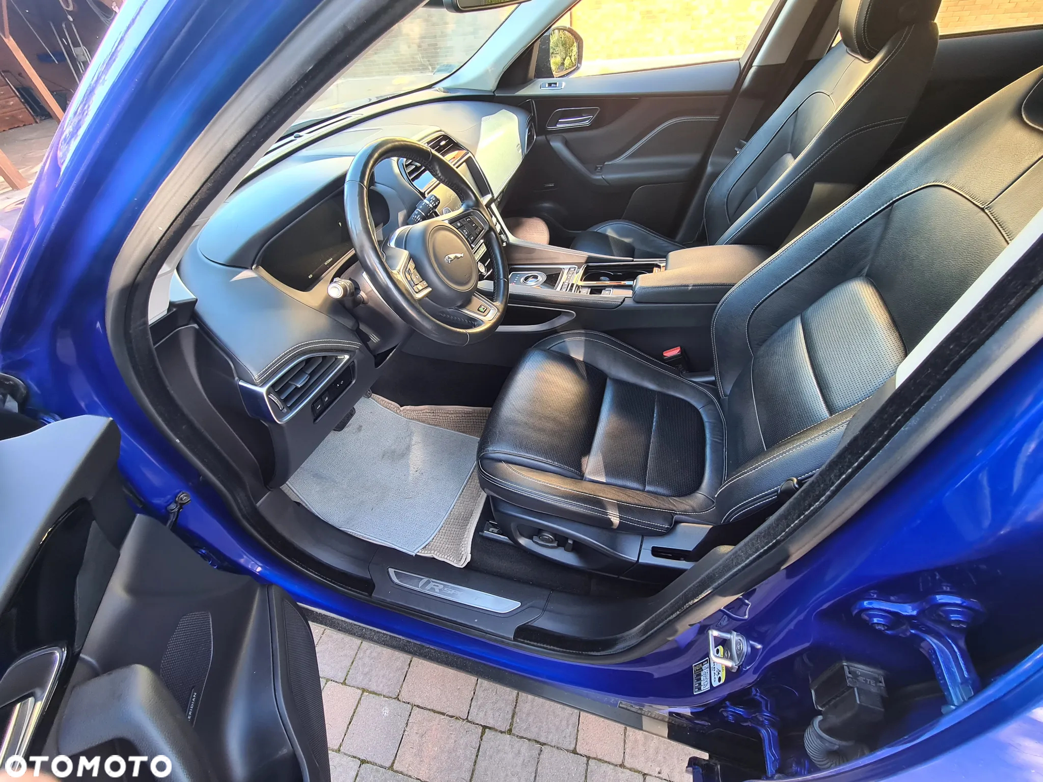 Jaguar F-Pace 2.0 i4D AWD R-Sport - 2
