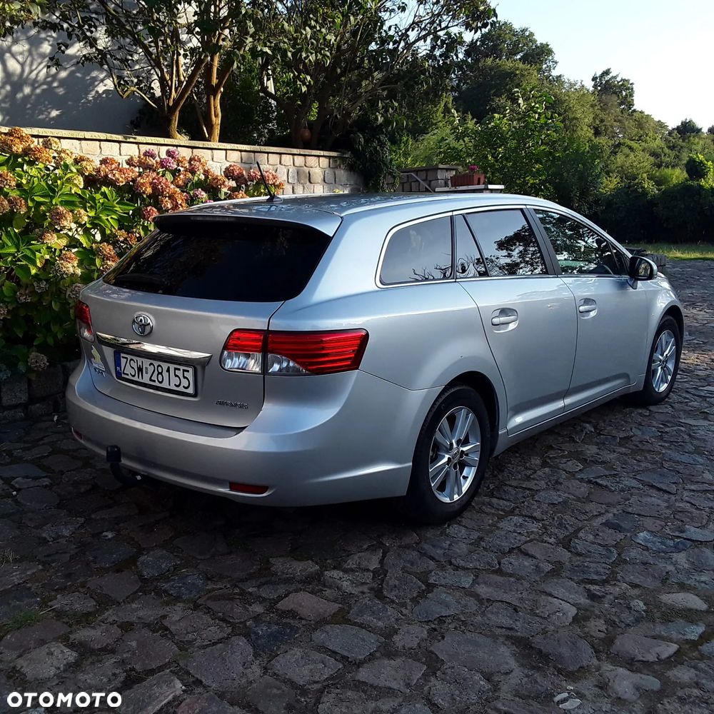 Toyota Avensis 2.0 D-4D Executive - 32