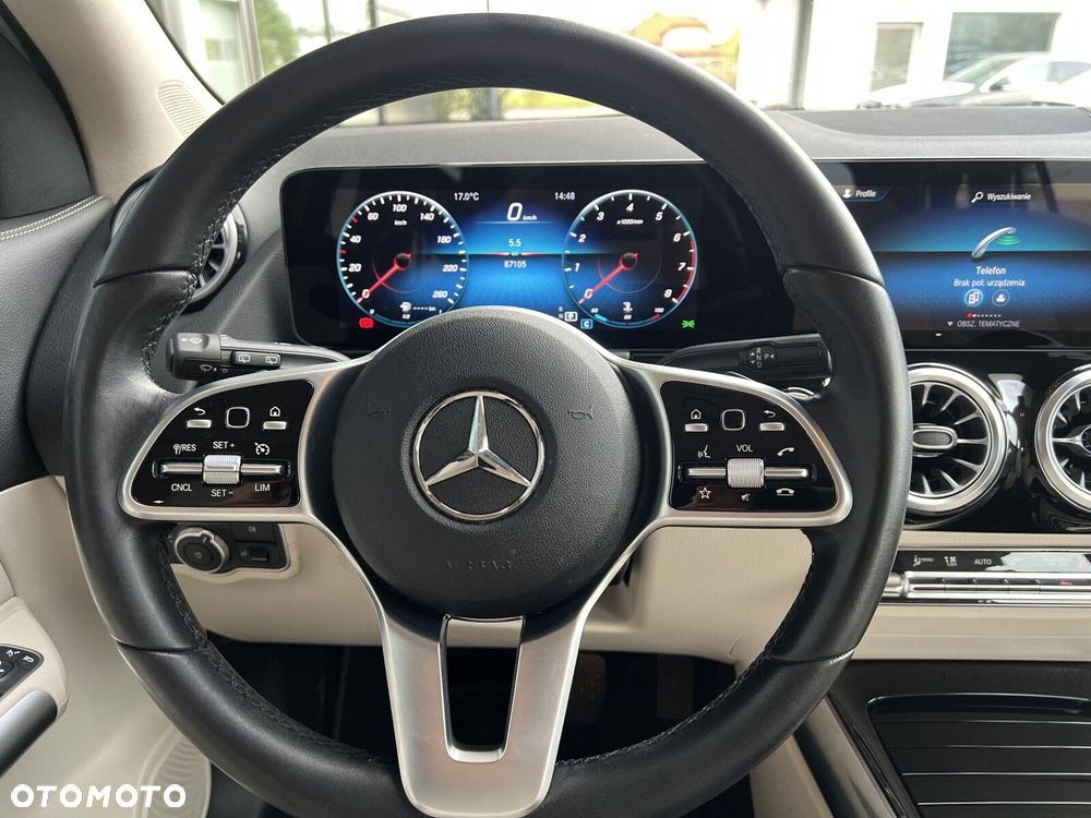 Mercedes-Benz GLA - 11