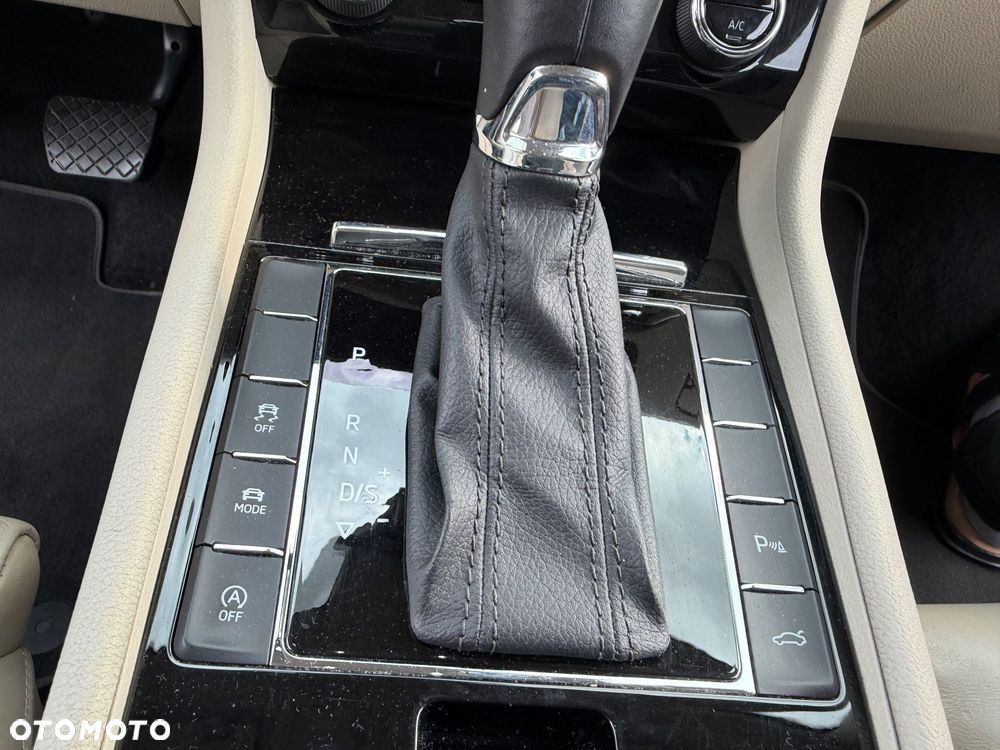 Skoda Superb 2.0 TDI DSG L&K - 24