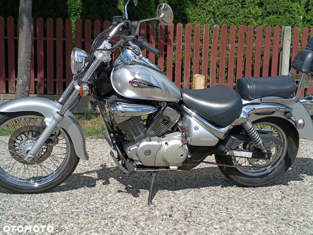 Suzuki Intruder - 32