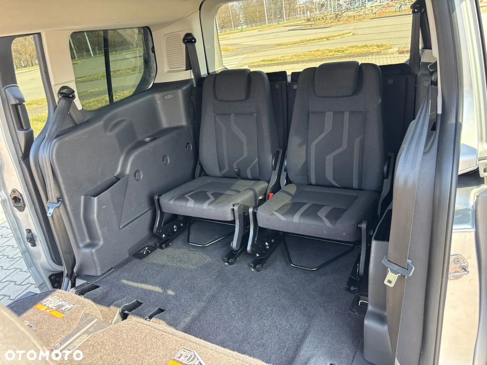 Ford Tourneo Connect Grand - 36