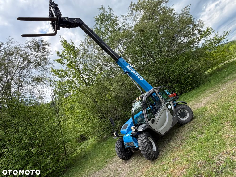 Manitou MT625H. Wersja COMFORT lepsza od Easy!! Ładowarka Teleskopowa 6 metrów Wysuw. Udźwig 2,5tony. Jak Nowa z Salonu. Pochodzi z Gospodarstwa Norweskiego! 2017rok. przebieg tylko 3200mtg. Silnik Kubota 4cyl. Mocny 80 Km. ZERO ZUŻYCIA ORYGINAŁ. Bez luzów i wycieków. Aktualna DEKRA BMWT. Mała Gabarytowo a Bardzo wydajna maszyna. Opony Nowe! Szybka wolna jazda. 3tryby skrętu! Zadbany sprzęt. Okazja - 3