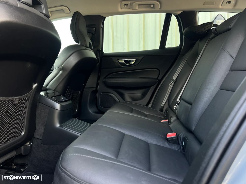 Volvo V60 2.0 T6 AWD TE Plus Dark - 34