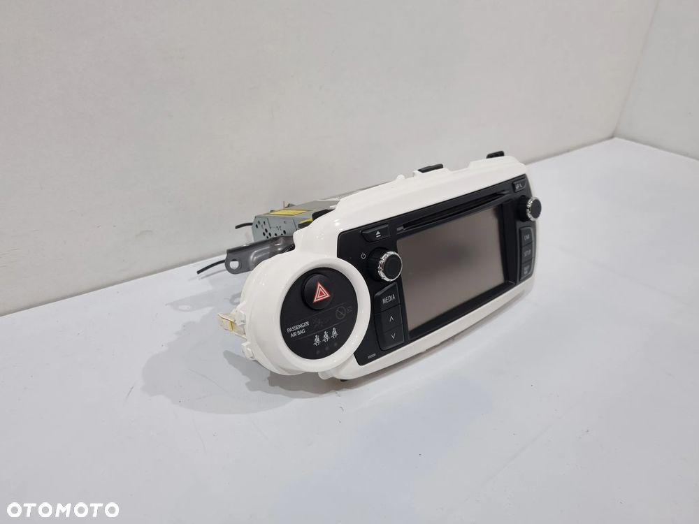 TOYOTA YARIS 3 III RADIO NAWIGACJA 86140-0D010 - 2